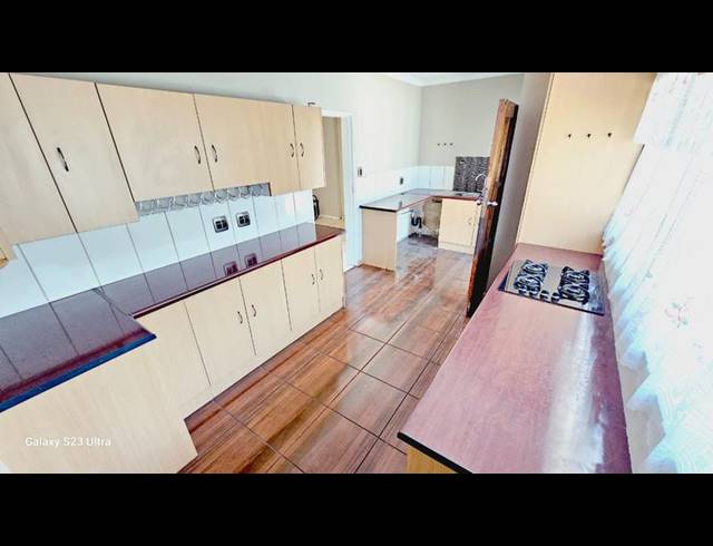 4 BEDROOM HOUSE FOR SALE IN ALBEMARLE EXT 1